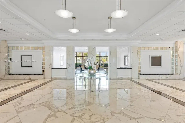 $530,000 | 5700 Collins Avenue, Unit 5B, Miami Beach, FL 33140