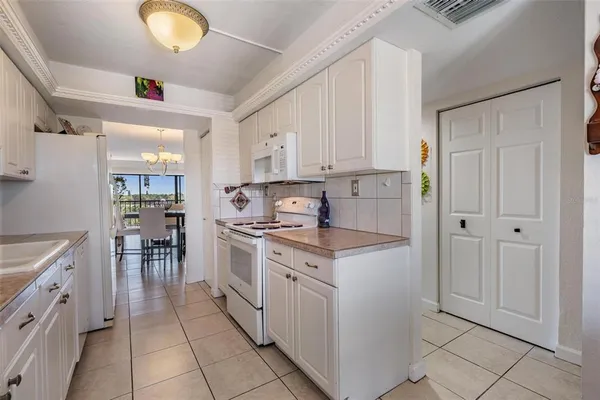 $227,000 | 2900 Cove Cay Drive, Unit 7B, Clearwater, FL 33760