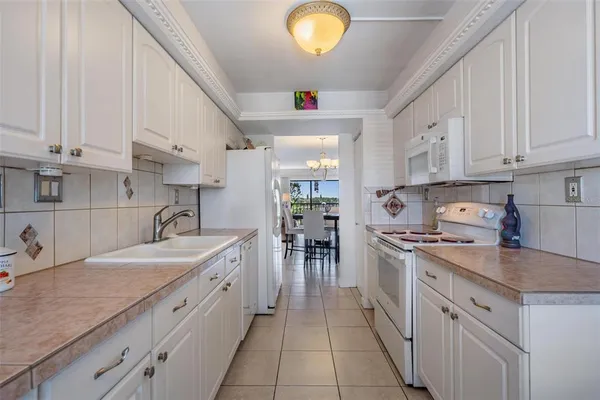 $227,000 | 2900 Cove Cay Drive, Unit 7B, Clearwater, FL 33760