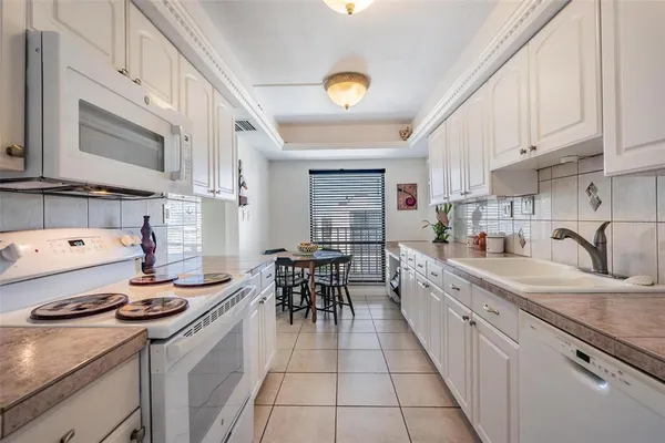 $227,000 | 2900 Cove Cay Drive, Unit 7B, Clearwater, FL 33760