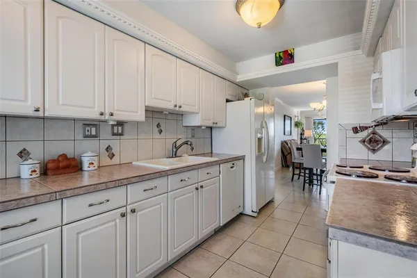 $227,000 | 2900 Cove Cay Drive, Unit 7B, Clearwater, FL 33760