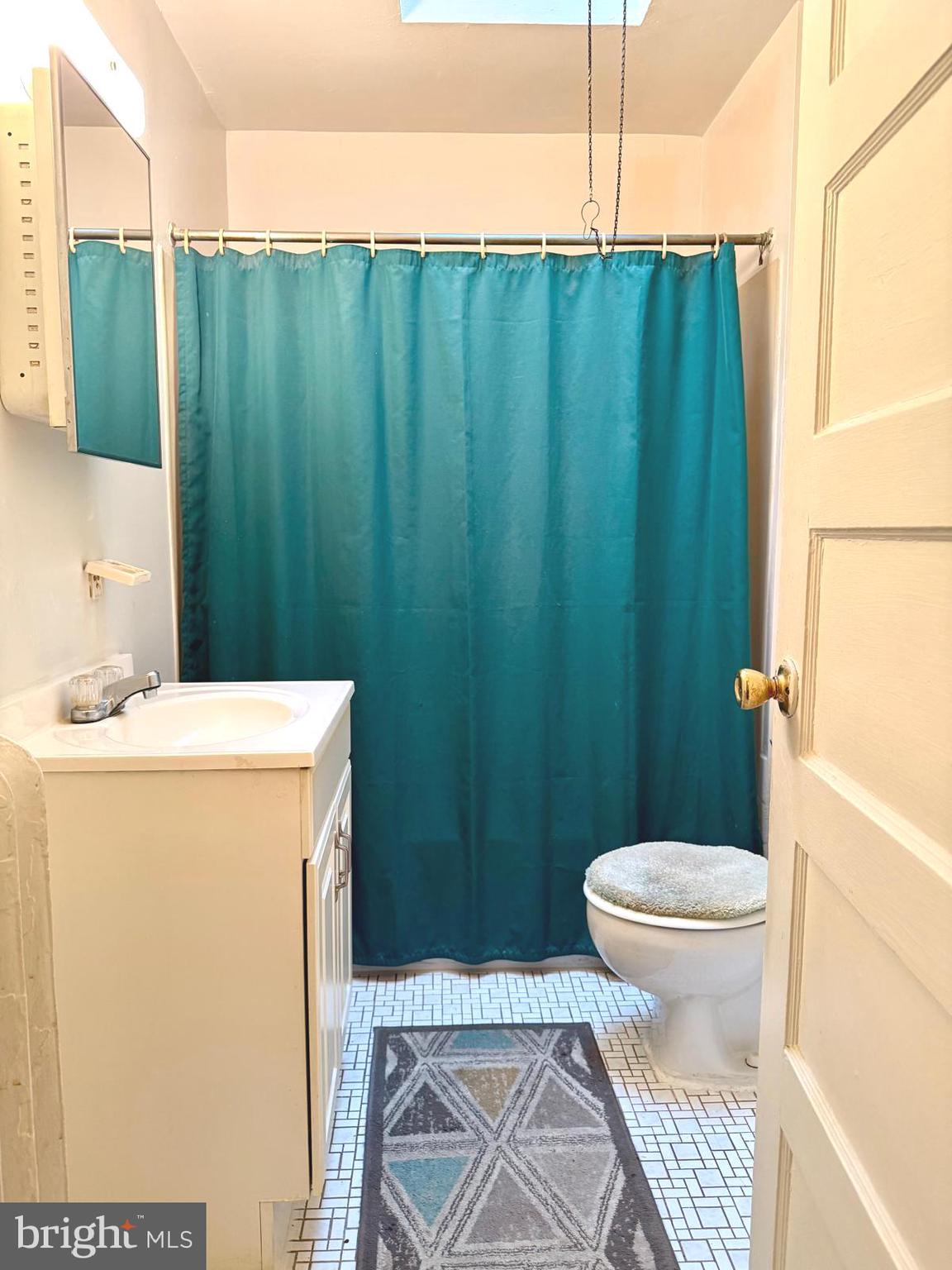 549 Littlecroft Road Upper Darby, PA 19082 - Photo 17 of 26 Full Bathroom