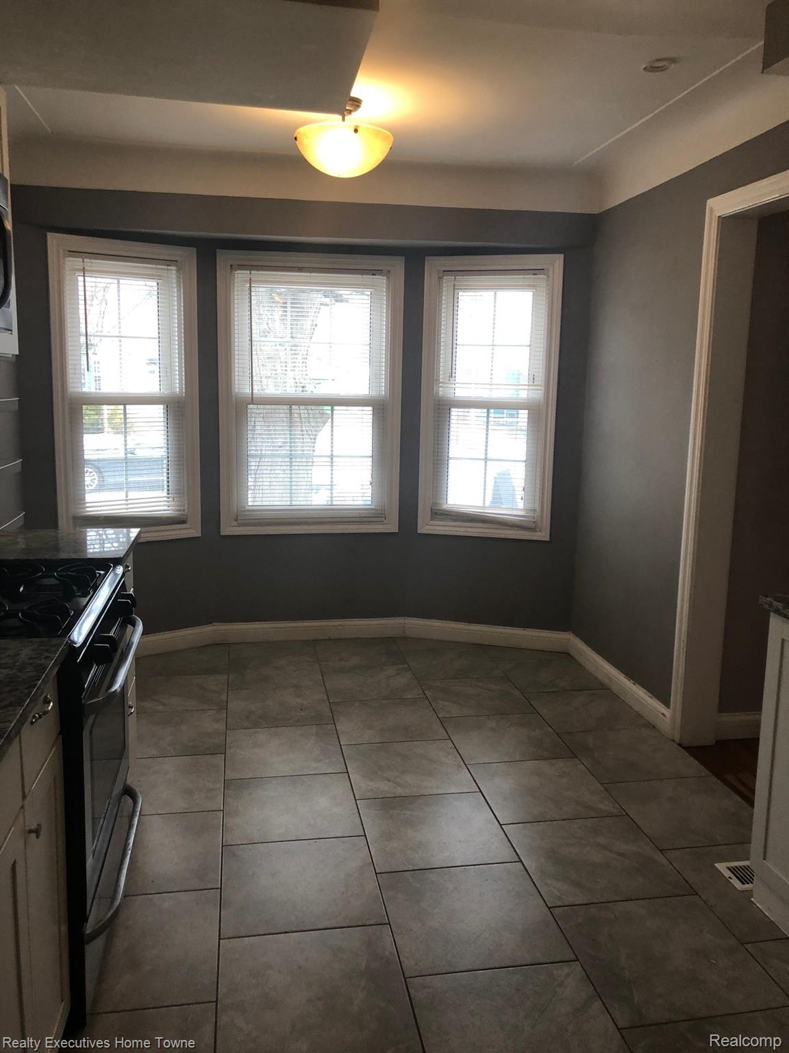 2427 Cambridge Road Berkley, MI 48072 - Photo 9 of 17 17.jpg