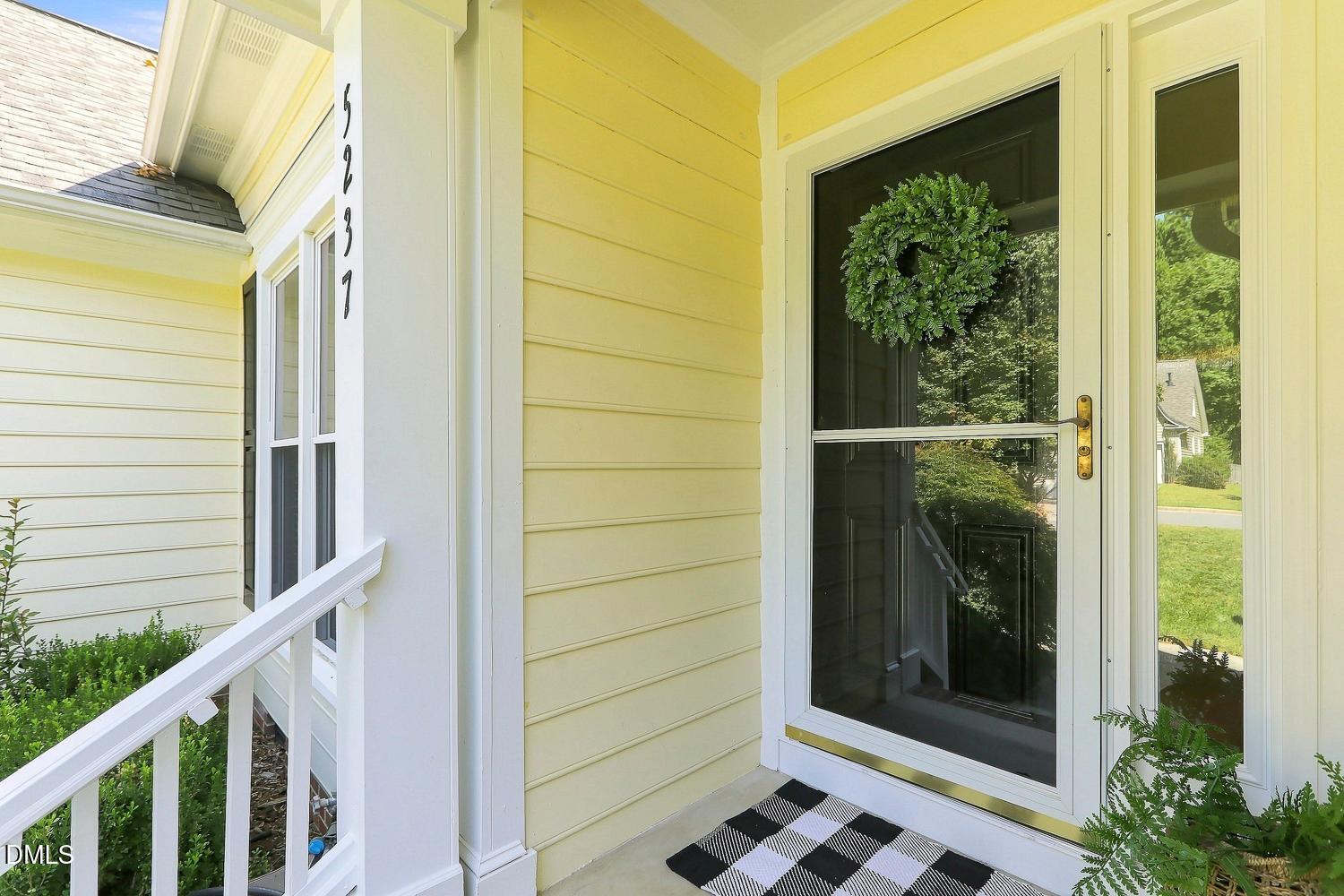 005-029-Front Entry Detail-1500x1000