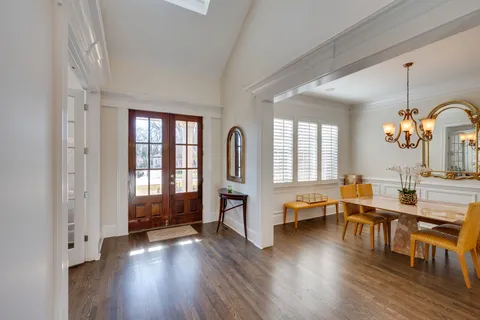 a view of a livingroom with furniture hardwood floor and a ceiling fan
