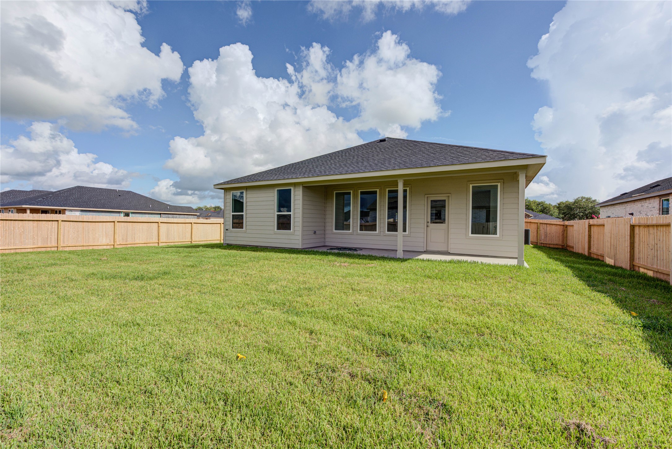 400 Robin Court Angleton, TX 77515 - Photo 3 of 20
