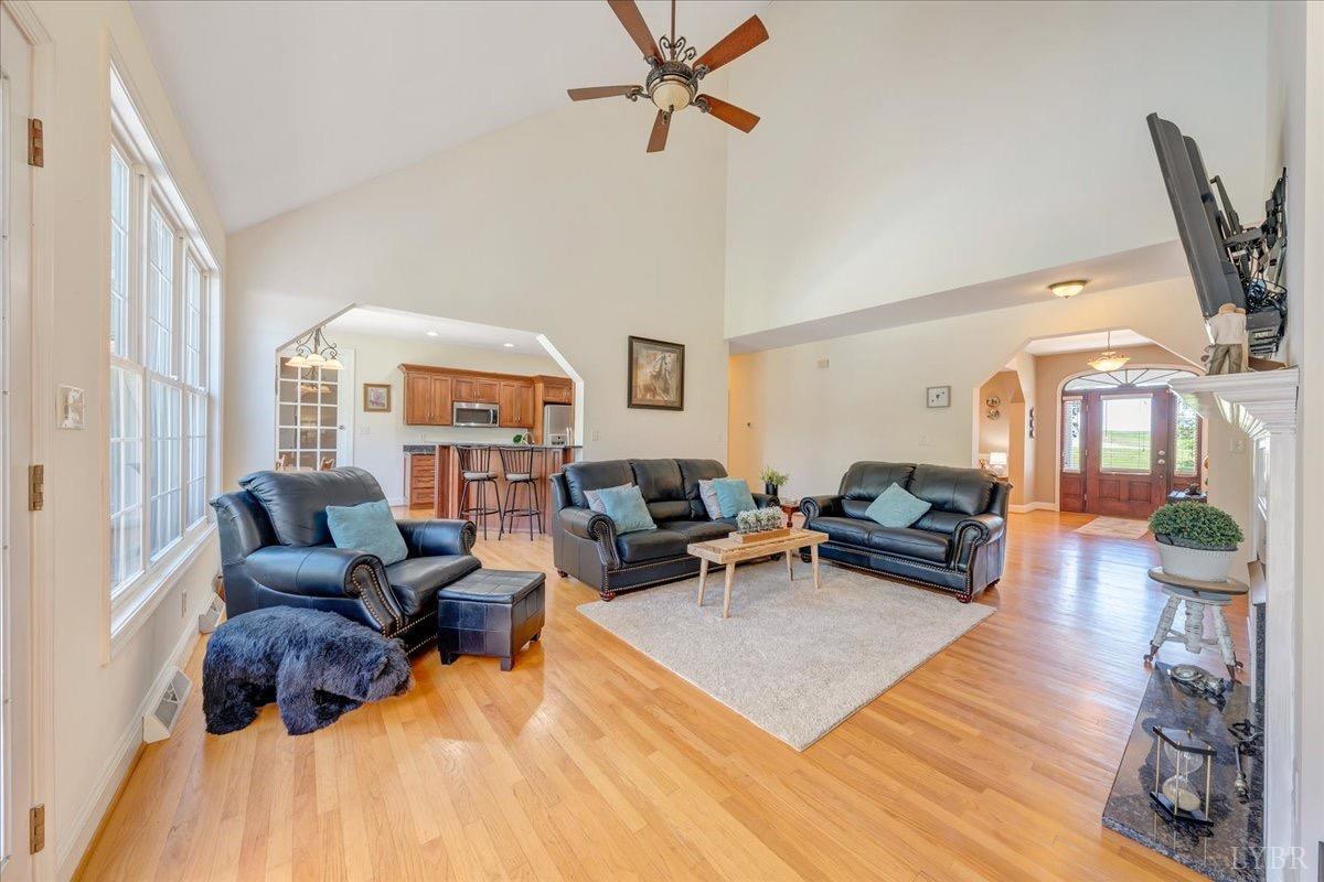 2571 Headens Bridge Road Bedford, VA 24523 - Photo 11 of 98 Gallery Image 11