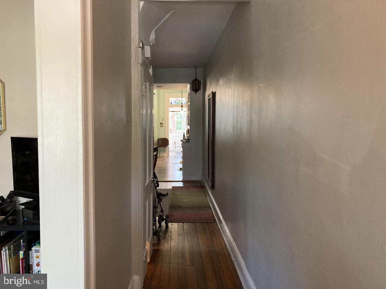 3622 Roland Avenue Baltimore, MD 21211 - Photo 12 of 38 Main Floor Hallway