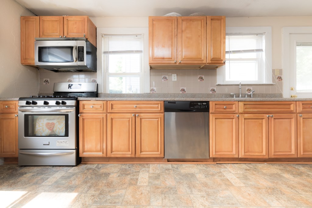 183 Transit Street Woonsocket, RI 02895 - Photo 5 of 20 Gallery Image 5