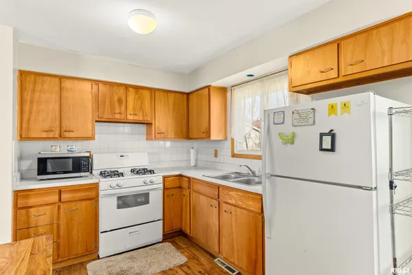 $140,000 | 5511 Everett McKinley Dirksen Parkway, Peoria, IL 61607