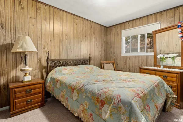 $140,000 | 5511 Everett McKinley Dirksen Parkway, Peoria, IL 61607