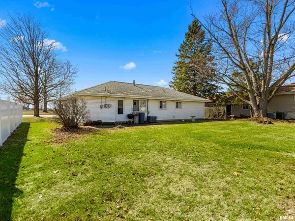 $140,000 | 5511 Everett McKinley Dirksen Parkway, Peoria, IL 61607