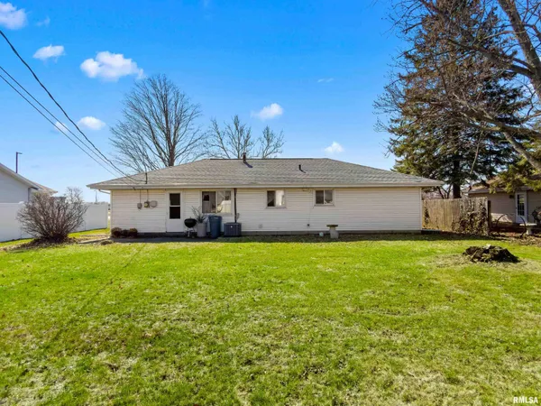 $140,000 | 5511 Everett McKinley Dirksen Parkway, Peoria, IL 61607