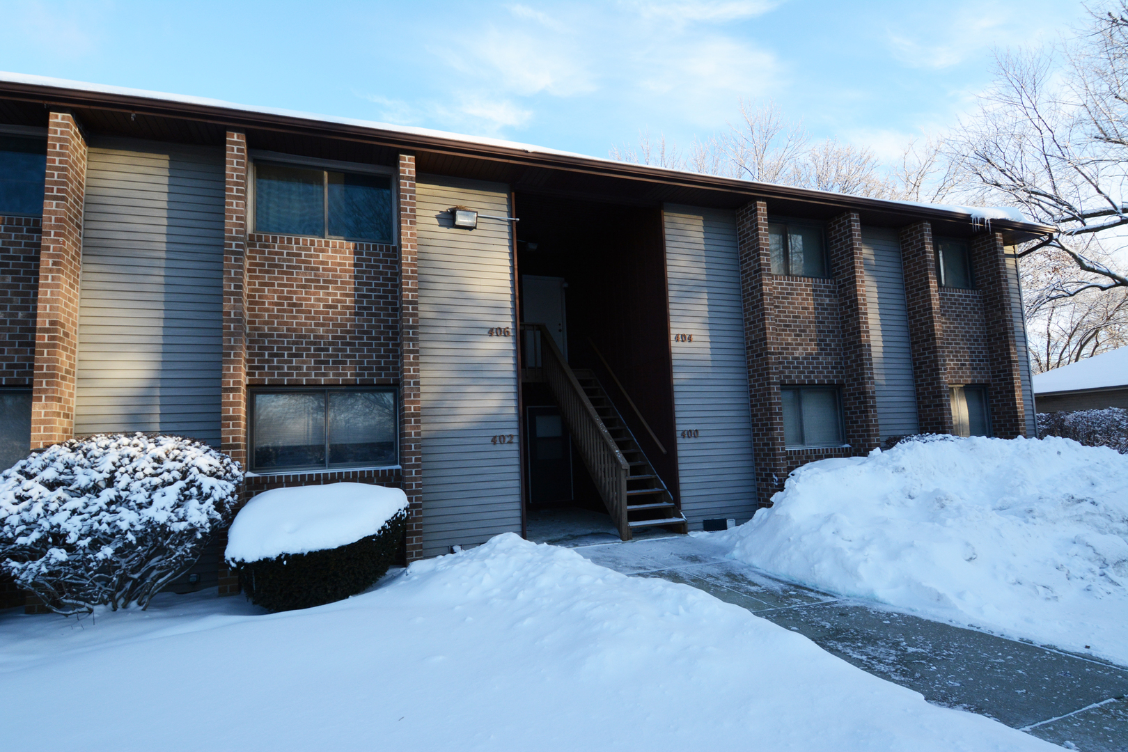 402 Heine Avenue, Unit 402 Elgin, IL 60123 - Photo 1 of 16