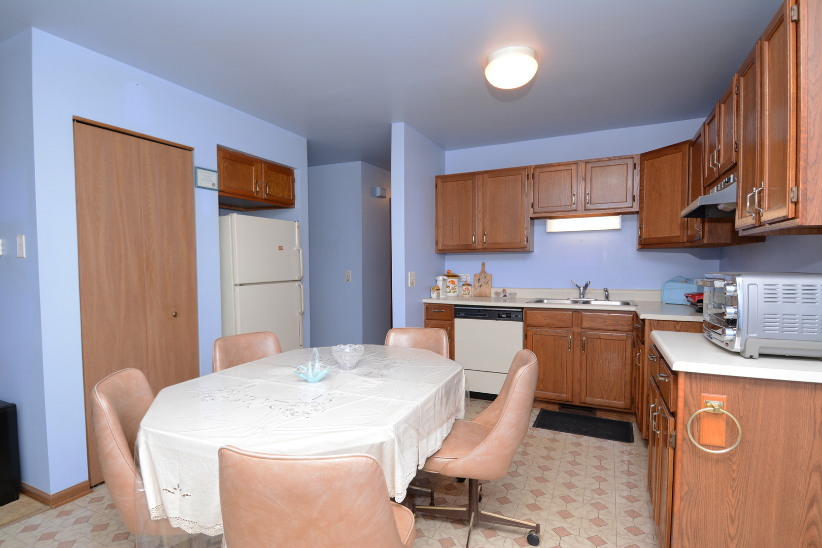 402 Heine Avenue, Unit 402 Elgin, IL 60123 - Photo 2 of 16