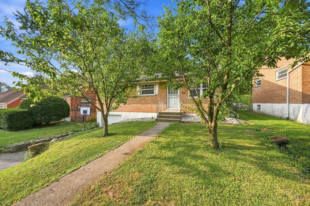 4469 Delhi Road Cincinnati, OH 45238 - Photo 3 of 37