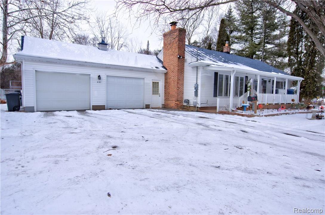6107 East River Road Flushing, MI 48433 - Photo 1 of 23 DSC_5877_8_9.jpg