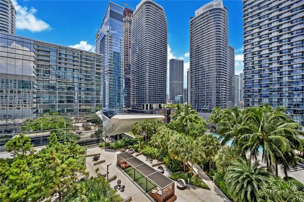 $1,090,000 | 88 Southwest 7th Street, Unit 1009, Miami, FL 33130