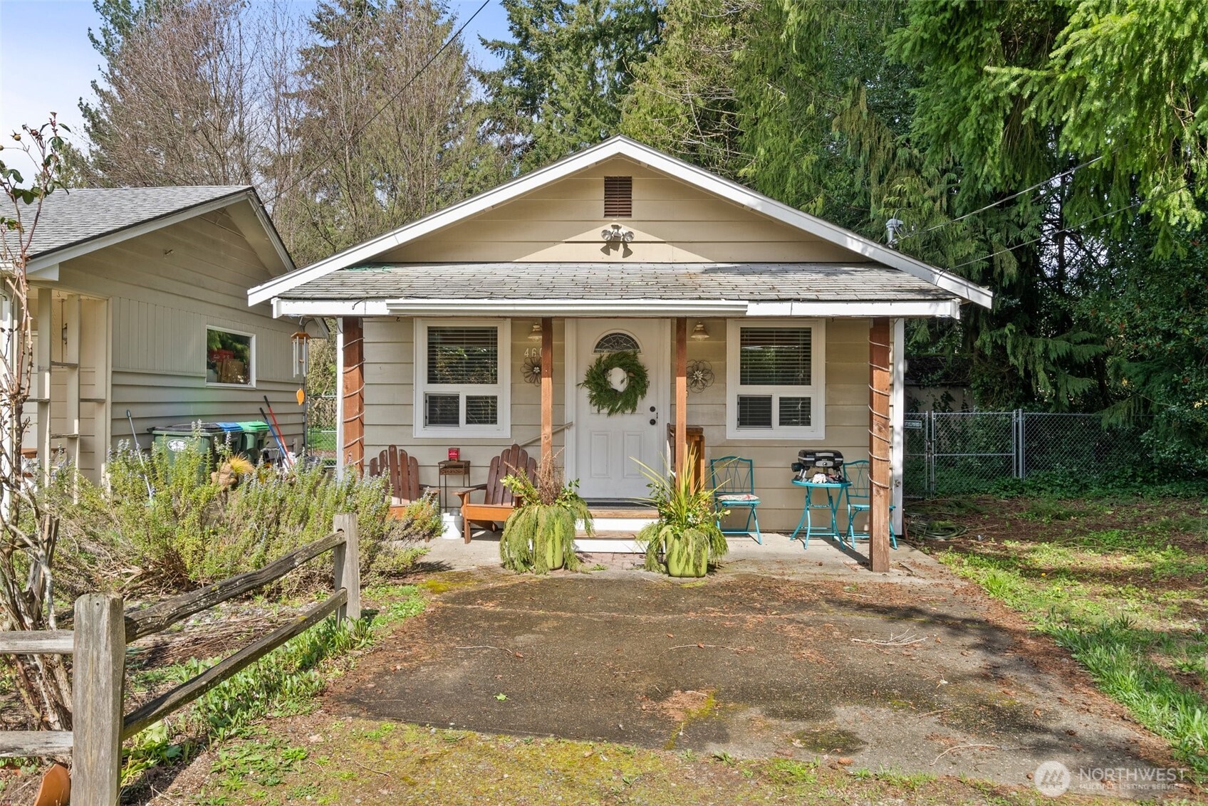 4606 15th Avenue Northeast Olympia, WA 98516 - Photo 3 of 17 a front view of house with yard