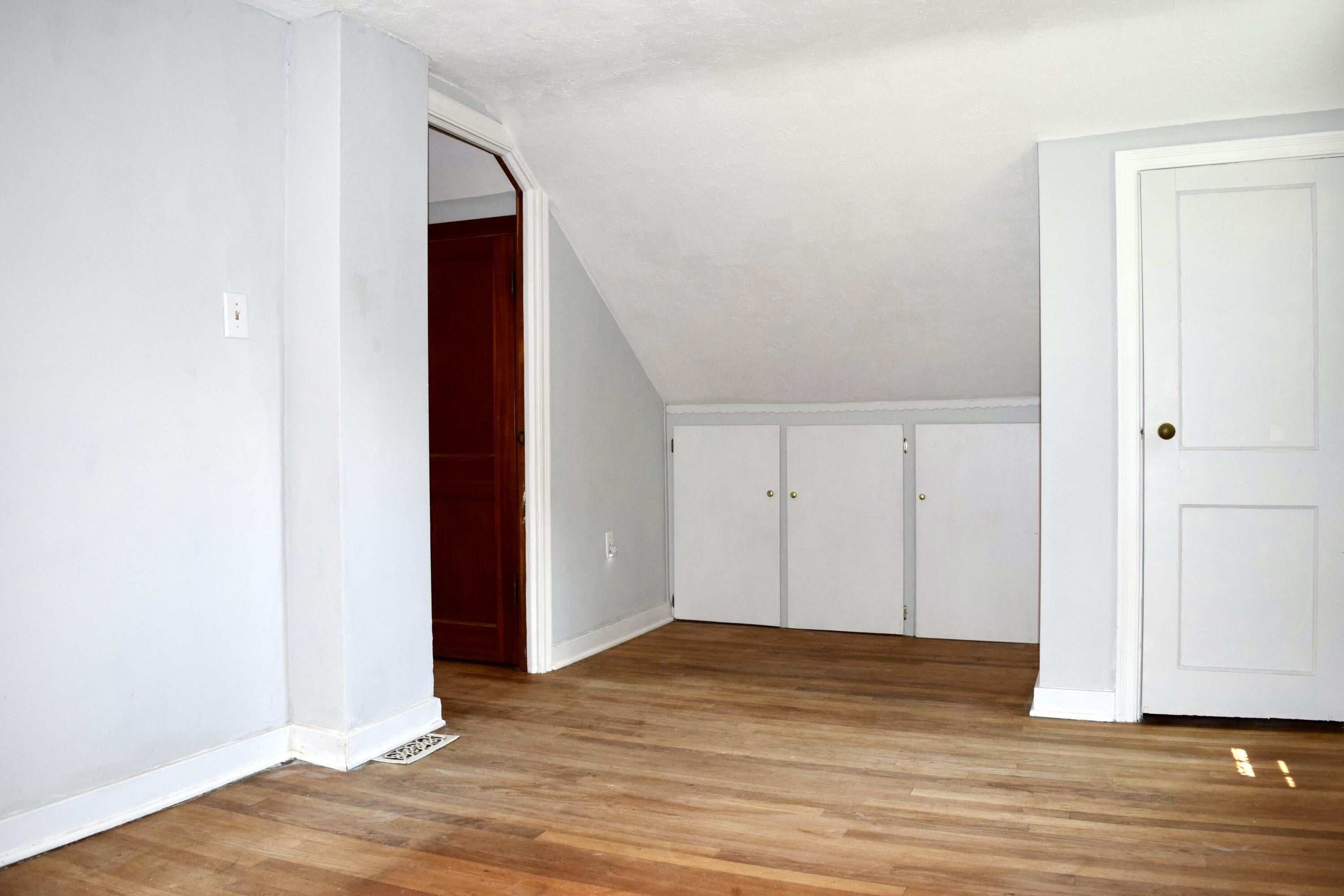 2763 Dayton Springfield Road Springfield, OH 45506 - Photo 19 of 25 Bedroom up
