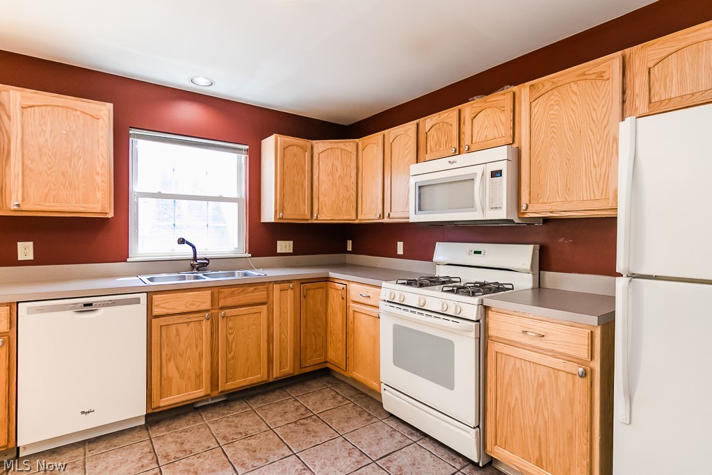 4385 Sexton Road Cleveland, OH 44105 - Photo 7 of 35