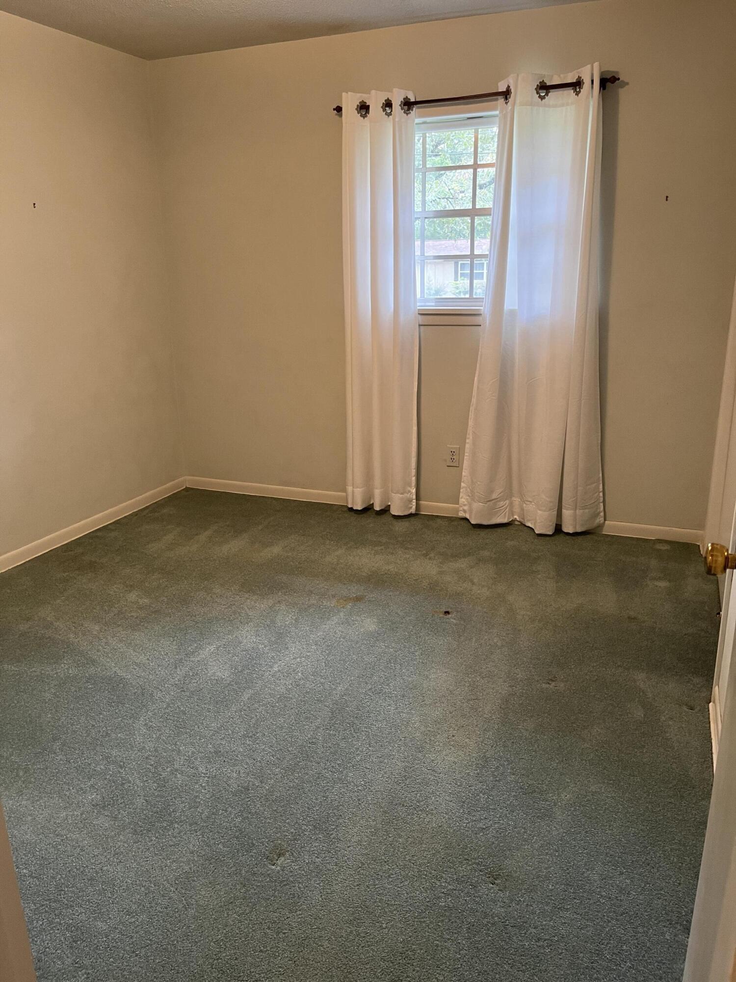 349 Powell Drive Crestview, FL 32536 - Photo 19 of 30 an empty room with windows