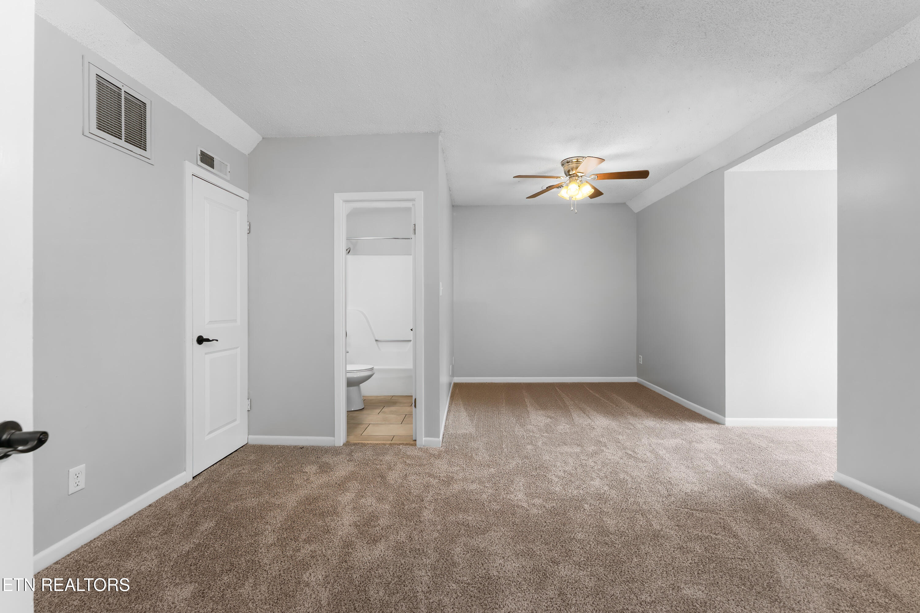 2702 Sood Road, Unit 3 Knoxville, TN 37921 - Photo 18 of 30 Upstairs bedroom