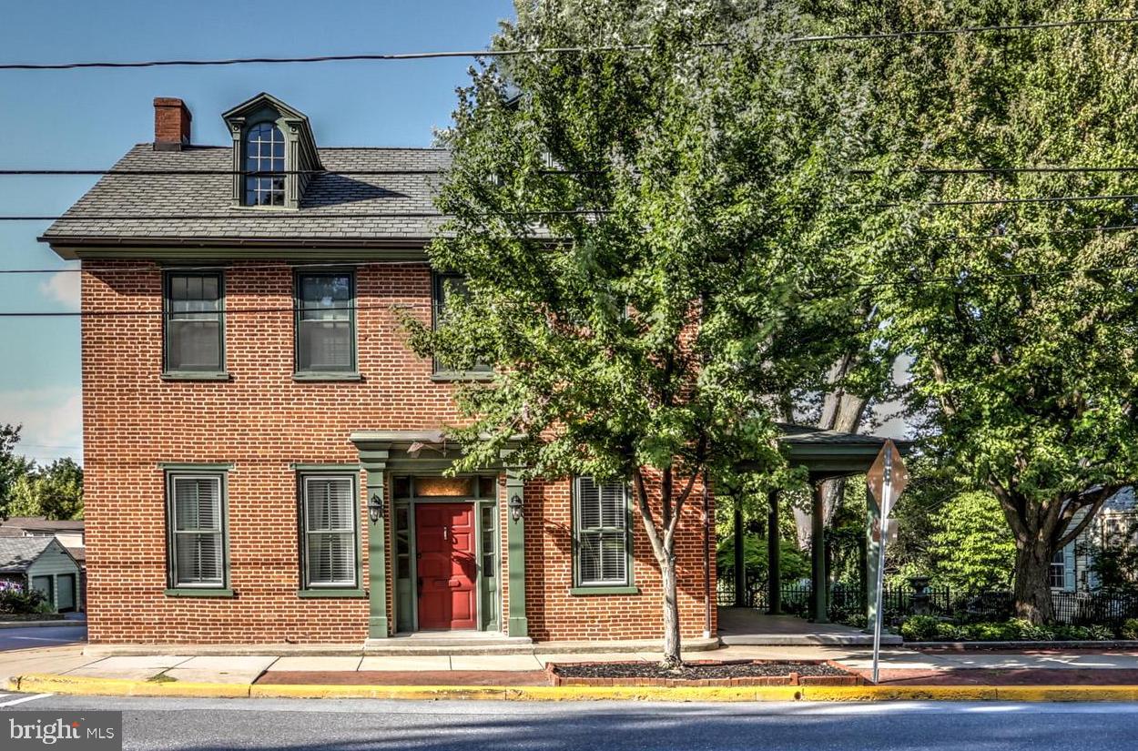 201 E Main Street, Lititz