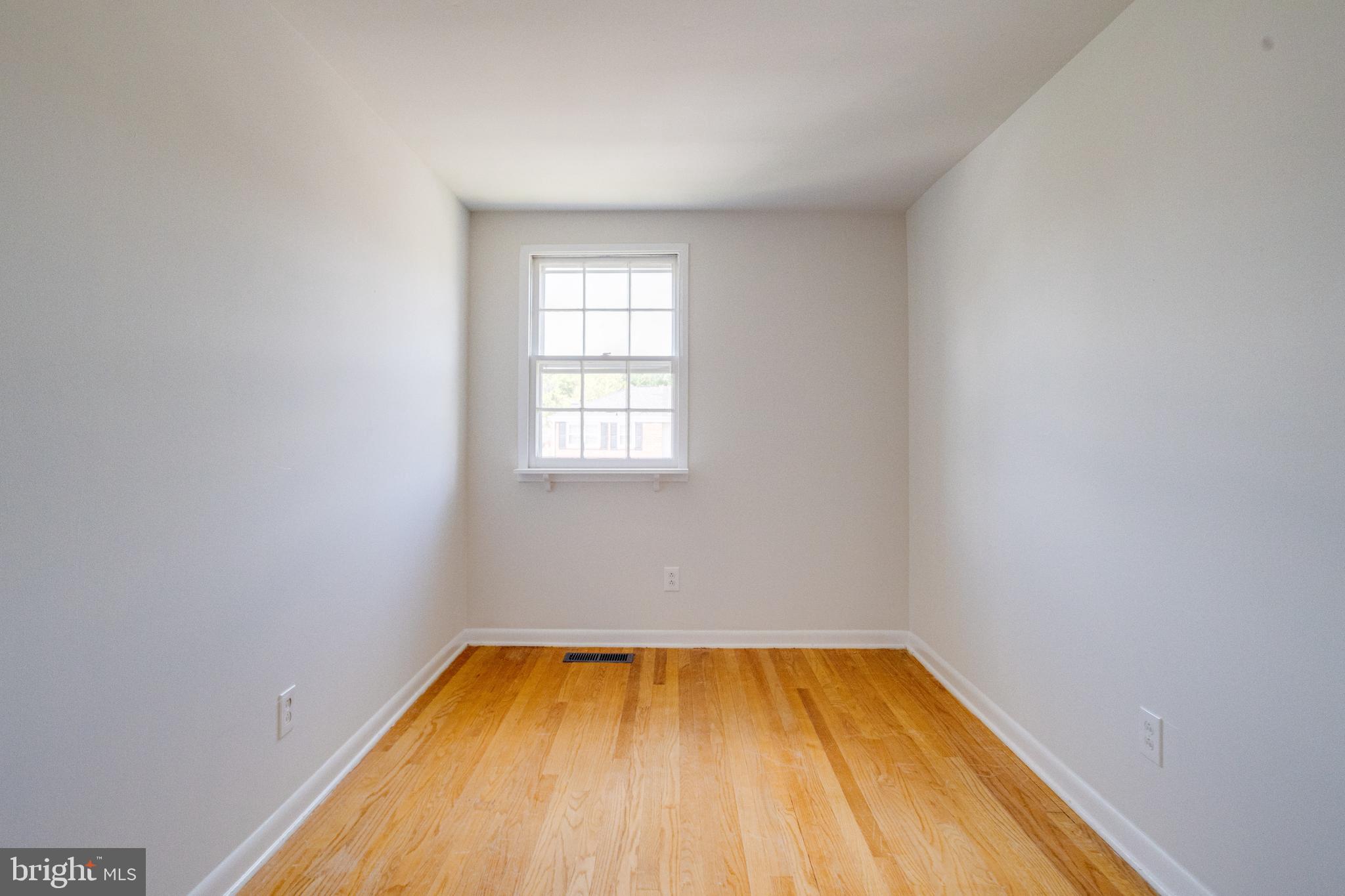 5611 Chelwynd Road Halethorpe, MD 21227 - Photo 26 of 35