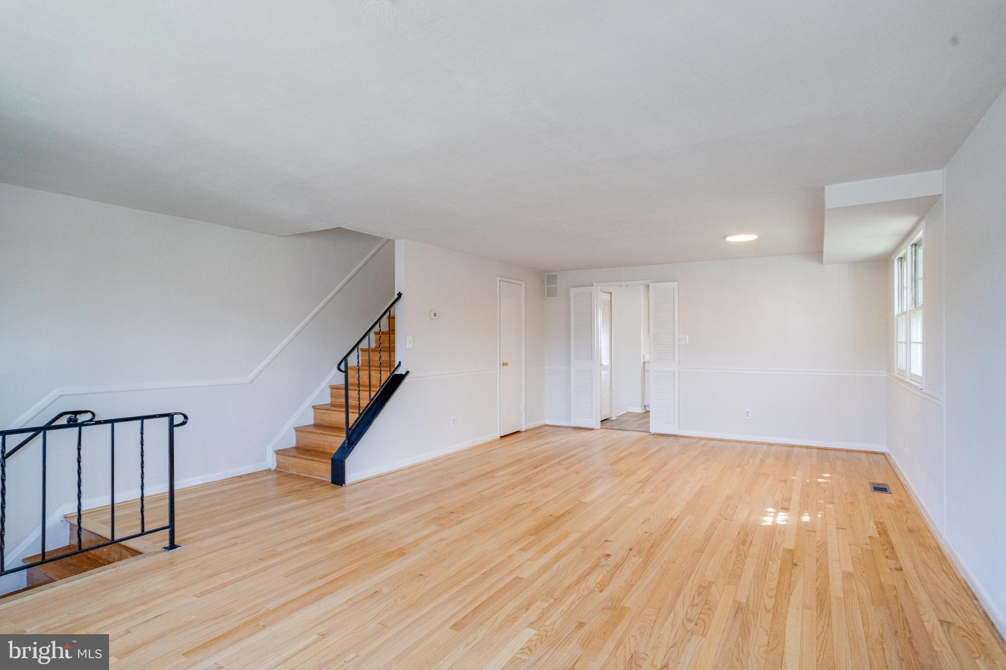 5611 Chelwynd Road Halethorpe, MD 21227 - Photo 4 of 35