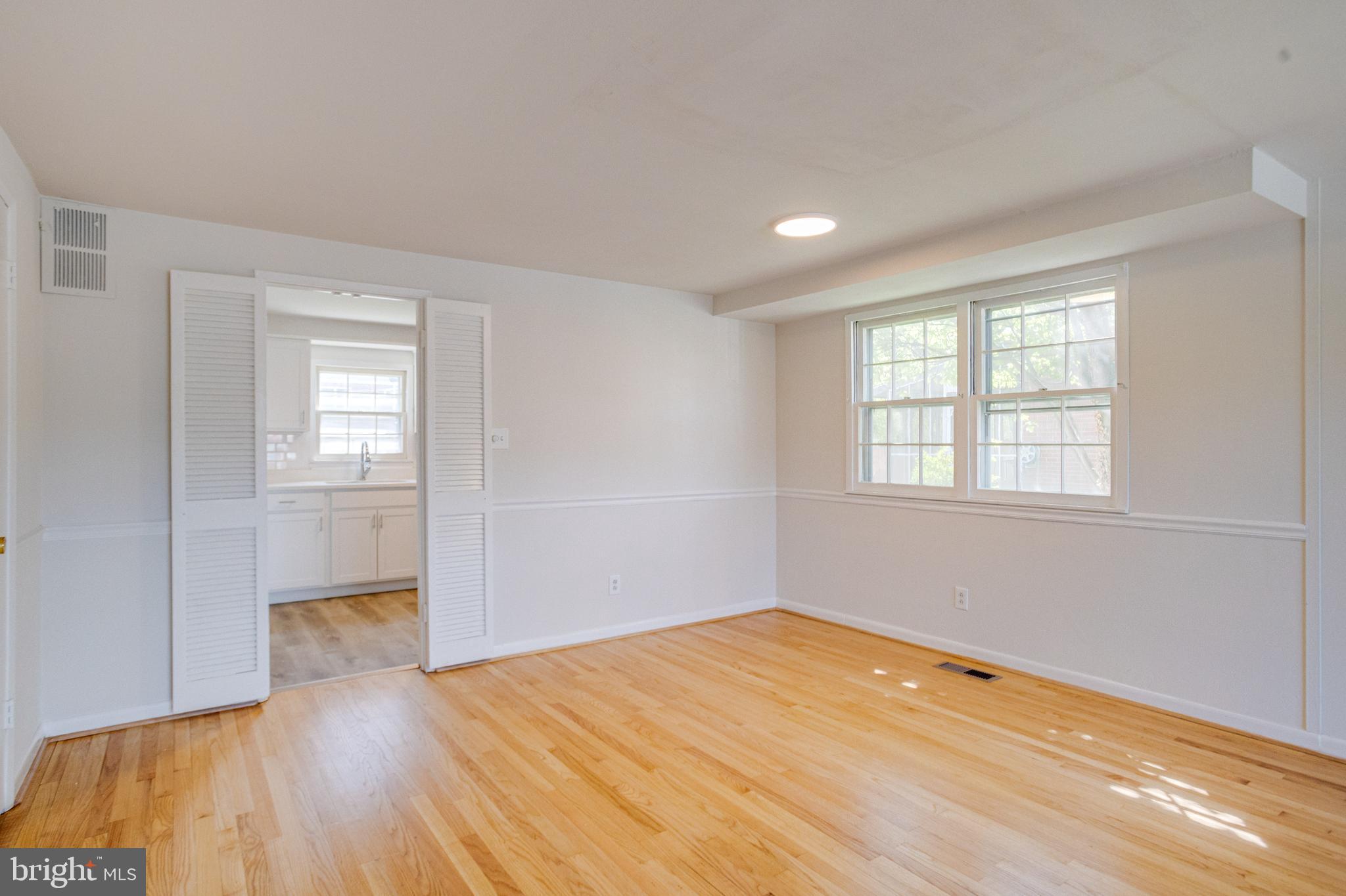 5611 Chelwynd Road Halethorpe, MD 21227 - Photo 8 of 35