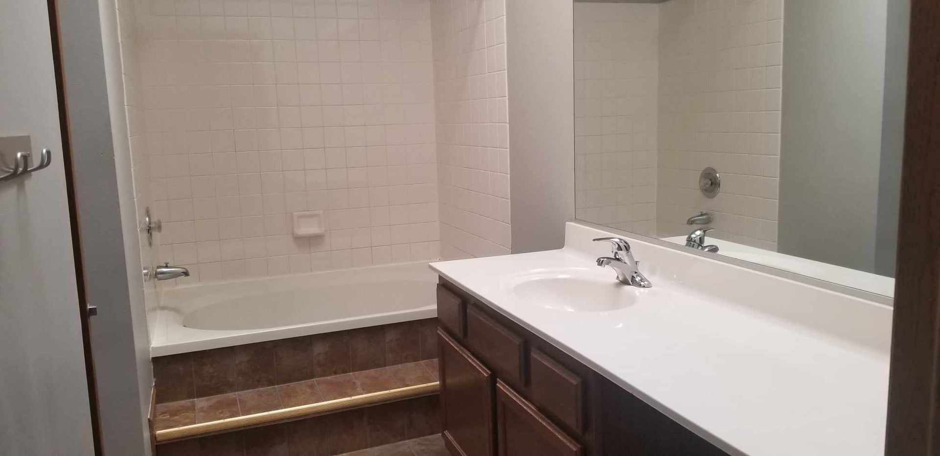 7 North Oltendorf Road Streamwood, IL 60107 - Photo 23 of 31 a bathroom with a sink and a bathtub