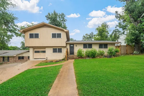 $1,700 | 1911 Ave O, Huntsville, TX 77340