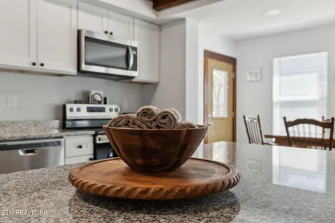 $835,000 | 330 Rainbow Circle, Townsend, TN 37882