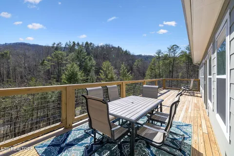 $835,000 | 330 Rainbow Circle, Townsend, TN 37882