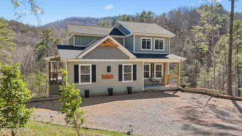$835,000 | 330 Rainbow Circle, Townsend, TN 37882