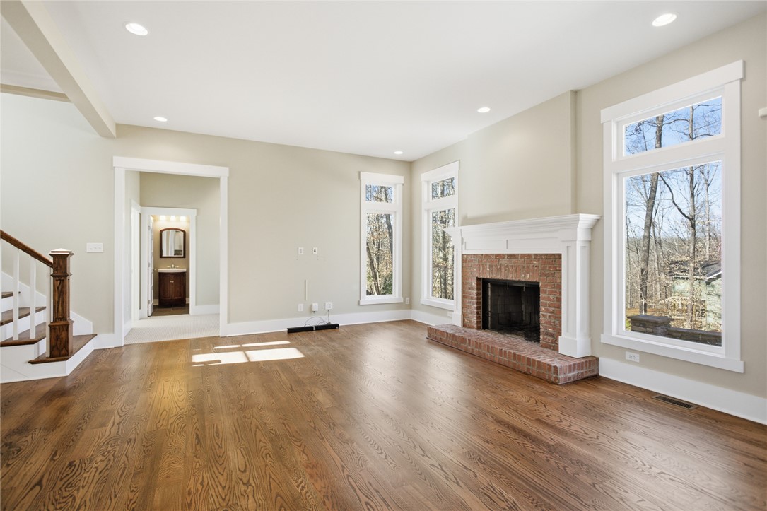401 Promontory Ridge Seneca, SC 29672 - Photo 5 of 28 Living Room
