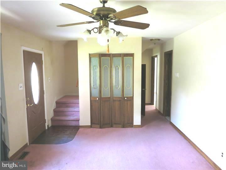 526 4th Avenue Lindenwold, NJ 08021 - Photo 2 of 17 Living Room