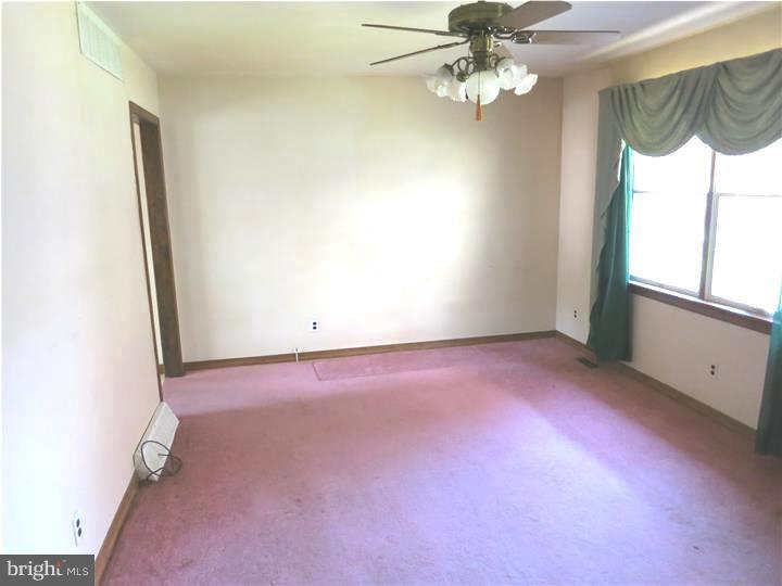 526 4th Avenue Lindenwold, NJ 08021 - Photo 3 of 17 Living Room