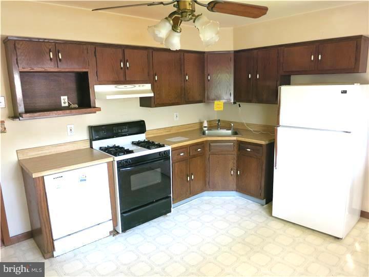 526 4th Avenue Lindenwold, NJ 08021 - Photo 4 of 17 Kitchen