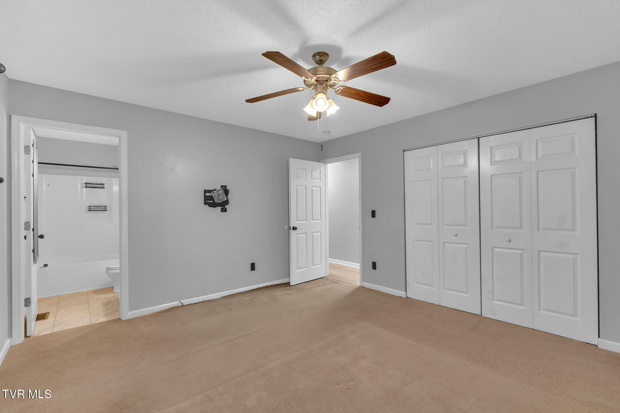 46 Taylor Ridge Court Johnson City, TN 37601 - Photo 7 of 19 large-0197a8c2-37cb-7330-a939-d2bf78b177