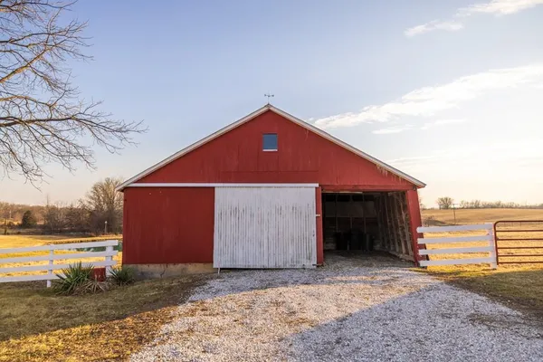 $595,000 | 32828 Zz Highway, Marceline, MO 64658