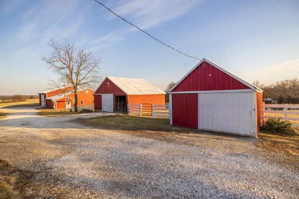 $595,000 | 32828 Zz Highway, Marceline, MO 64658