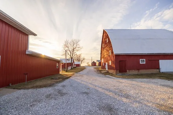 $595,000 | 32828 Zz Highway, Marceline, MO 64658