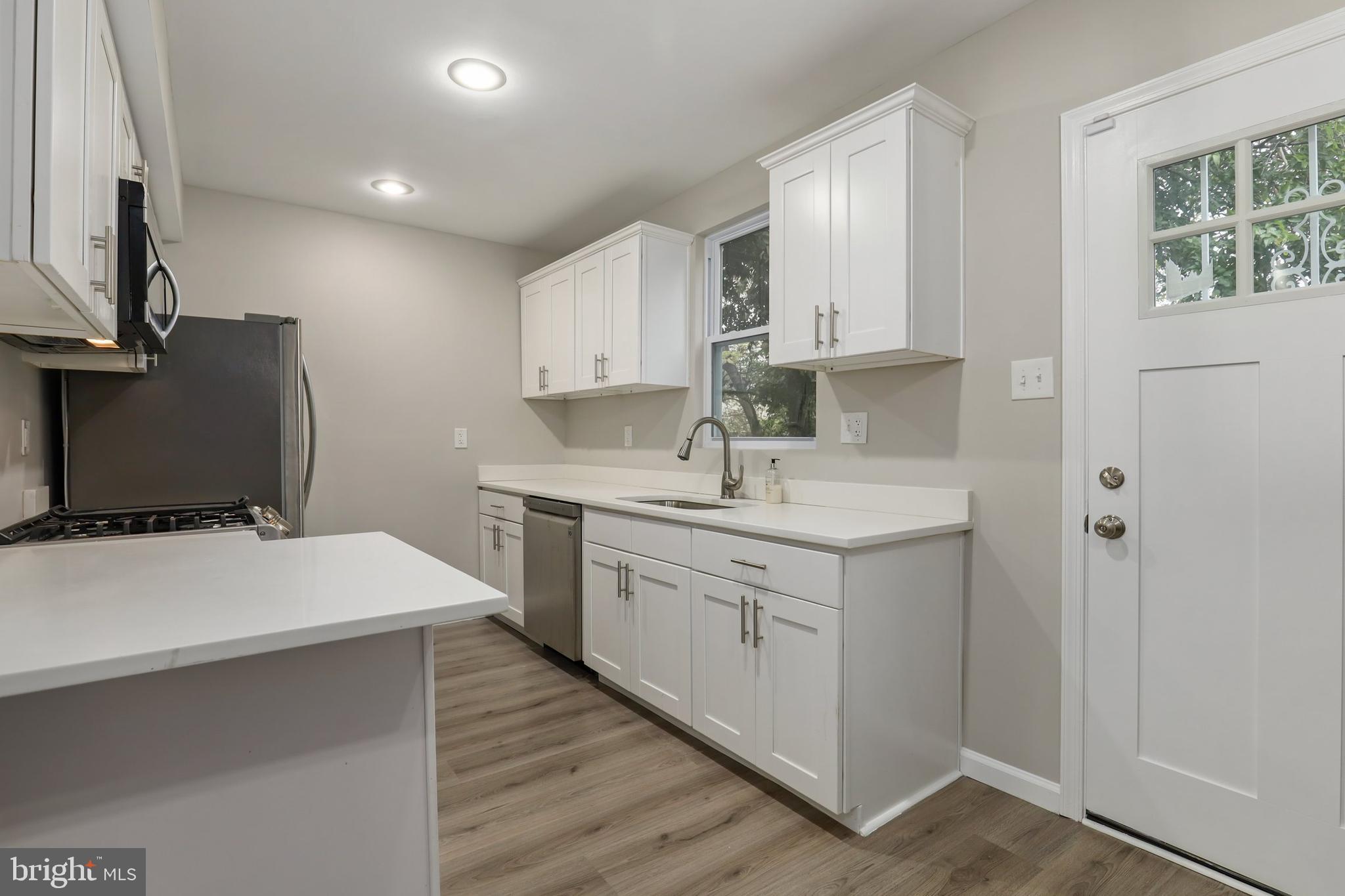 1015 48th Street Northeast Washington, DC 20019 - Photo 8 of 34