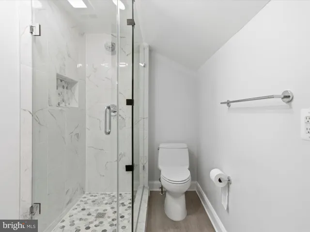 a bathroom with a toilet and a shower