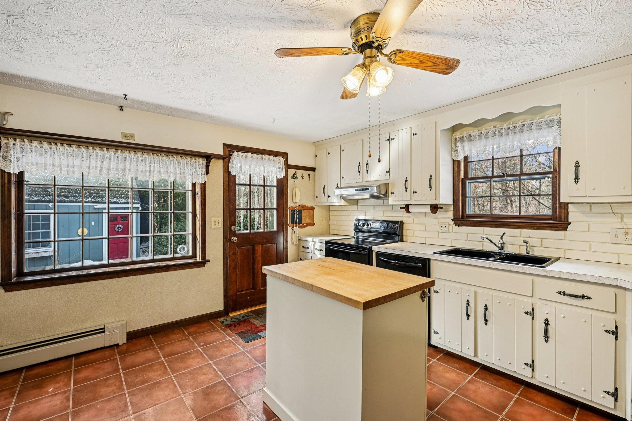 19 Sirod Road Windham, NH 03087 - Photo 5 of 58