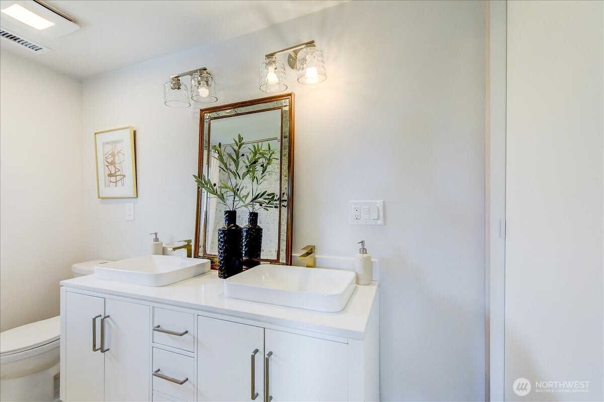 3228 57th Avenue Southwest Seattle, WA 98116 - Photo 20 of 38
