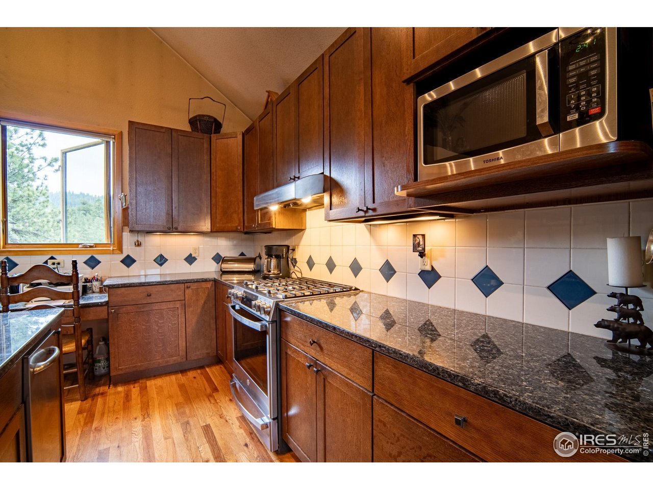 237 Puma Drive Boulder, CO 80302 - Photo 15 of 40 New propane stove