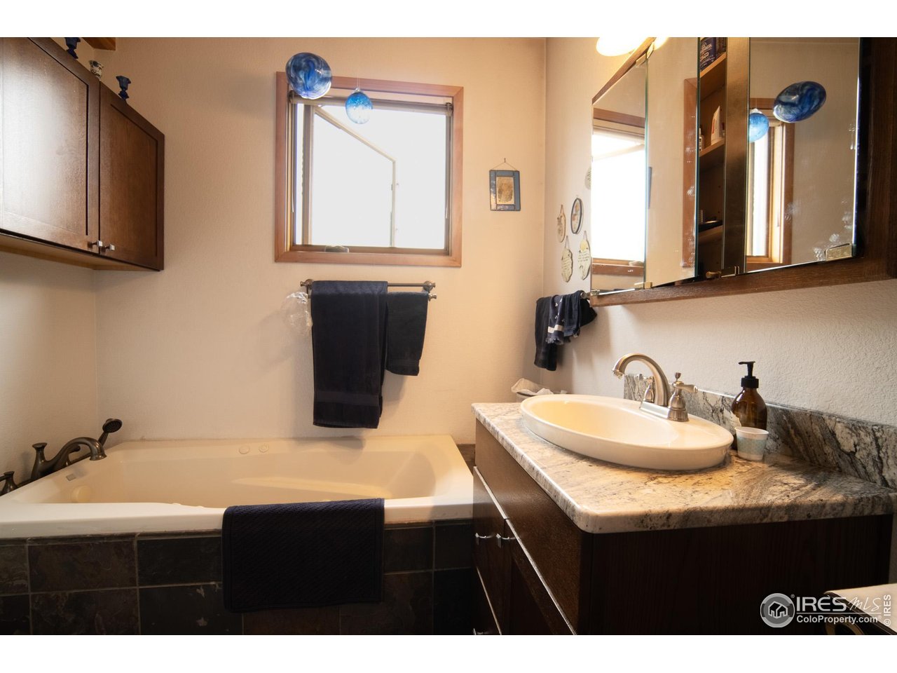 237 Puma Drive Boulder, CO 80302 - Photo 18 of 40 Jetted soaking tub